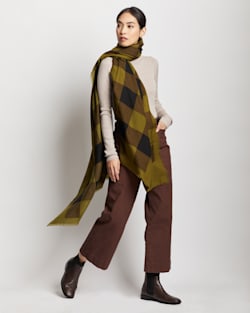 PLAID FEATHERWEIGHT WOOL SCARF IN OLIVE BUFFALO CHECK image number 1