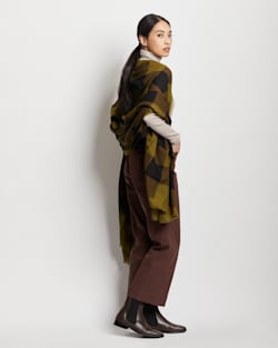 ALTERNATE VIEW OF PLAID FEATHERWEIGHT WOOL SCARF IN OLIVE BUFFALO CHECK image number 2