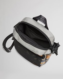 ALTERNATE VIEW OF SMITH ROCK CROSSBODY IN GREY image number 3