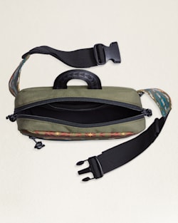 ALTERNATE VIEW OF CARICO LAKE WAIST PACK IN OLIVE image number 3