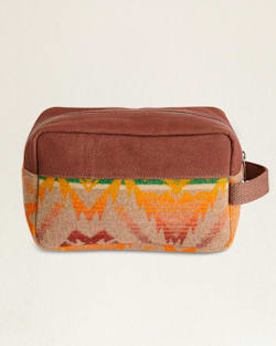 ALTERNATE VIEW OF CARRYALL POUCH IN TAN SAWTOOTH MOUNTAIN image number 2