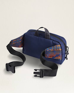 ALTERNATE VIEW OF TRAPPER PEAK WAIST PACK IN NAVY image number 3