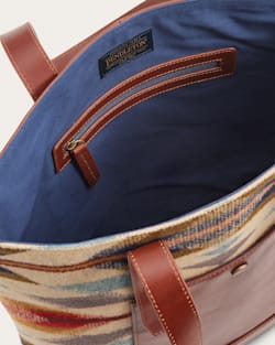 ALTERNATE VIEW OF WYETH TRAIL TOTE IN BEIGE image number 3