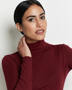 ALTERNATE VIEW OF LONG-SLEEVE TURTLENECK JERSEY TEE IN CABERNET image number 4