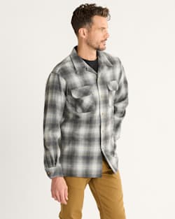 ALTERNATE VIEW OF MEN'S PLAID BOARD SHIRT IN OXFORD MIX/GREEN OMBRE image number 3