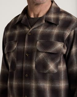 ALTERNATE VIEW OF MEN'S PLAID BOARD SHIRT IN BROWN MIX OMBRE image number 4
