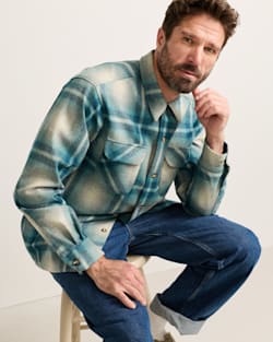 MEN'S PLAID BOARD SHIRT IN IVORY/TEAL OMBRE image number 4