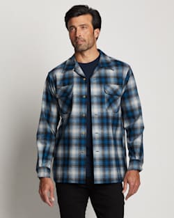 ALTERNATE VIEW OF MEN'S PLAID BOARD SHIRT IN BLUE/WHITE/BLACK OMBRE image number 2