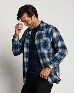 ALTERNATE VIEW OF MEN'S PLAID BOARD SHIRT IN BLUE/WHITE/BLACK OMBRE image number 5