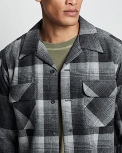 ALTERNATE VIEW OF MEN'S PLAID BOARD SHIRT IN GREY/OXFORD OMBRE image number 4