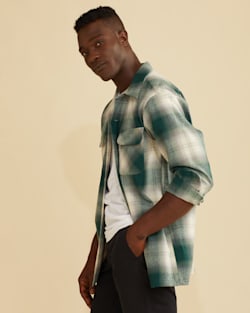 MEN'S PLAID BOARD SHIRT IN GREEN/WHITE OMBRE image number 1