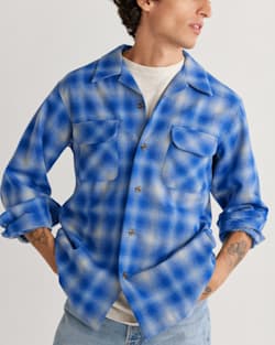 ALTERNATE VIEW OF MEN'S PLAID BOARD SHIRT IN BLUE OMBRE image number 4