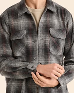 ALTERNATE VIEW OF MEN'S PLAID BOARD SHIRT IN GREY MIX MULTI PLAID image number 2