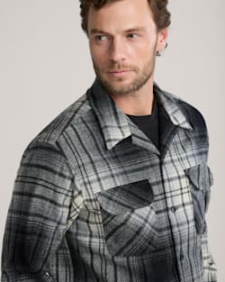 ALTERNATE VIEW OF MEN'S PLAID BOARD SHIRT IN BLACK/WHITE OMBRE image number 5