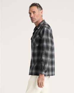 ALTERNATE VIEW OF PLAID BOARD SHIRT IN OXFORD MIX OMBRE image number 3