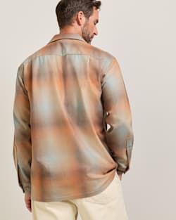 ALTERNATE VIEW OF MEN'S PLAID BOARD SHIRT IN TAN/ORANGE OMBRE image number 2