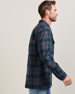 ALTERNATE VIEW OF MEN'S PLAID BOARD SHIRT IN BROWN/NAVY OMBRE image number 6