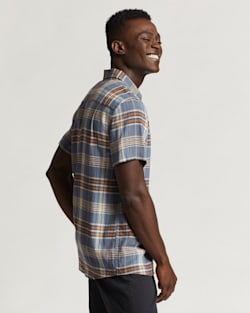 MEN'S SHORT-SLEEVE LINEN SHIRT IN BLUE MIRAGE/ANGORA PLAID image number 2