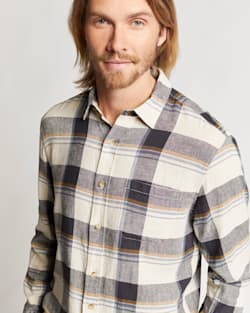 MEN'S LONG-SLEEVE LINEN SHIRT IN GREY/IVORY PLAID image number 4