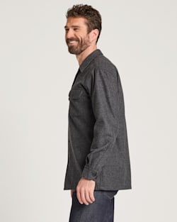 ALTERNATE VIEW OF MEN'S BOARD SHIRT IN OXFORD GREY MIX SOLID image number 3