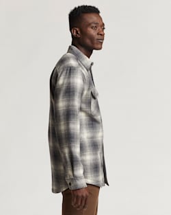 ALTERNATE VIEW OF MEN'S PLAID QUILTED SHIRT JACKET IN SLATE/WHITE image number 2