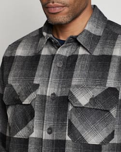 ALTERNATE VIEW OF MEN'S PLAID QUILTED SHIRT JACKET IN GREY/OXFORD OMBRE image number 2