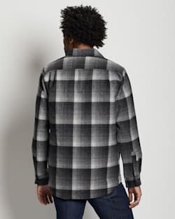 ALTERNATE VIEW OF MEN'S PLAID QUILTED SHIRT JACKET IN GREY/OXFORD OMBRE image number 4