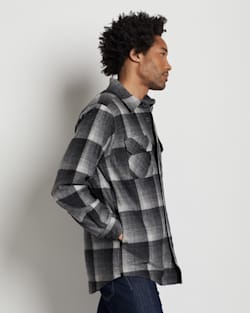 ALTERNATE VIEW OF MEN'S PLAID QUILTED SHIRT JACKET IN GREY/OXFORD OMBRE image number 5