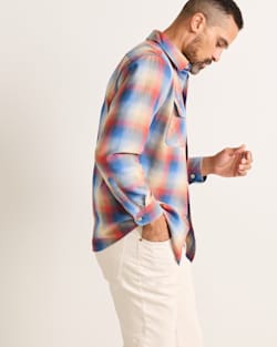 ALTERNATE VIEW OF MEN'S PLAID BEACH SHACK COTTON SHIRT IN BLUE/RED PLAID image number 3