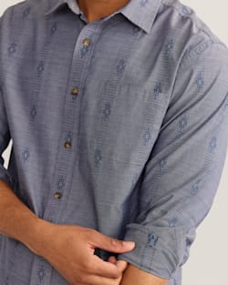 ALTERNATE VIEW OF MEN'S LONG-SLEEVE CARSON CHAMBRAY SHIRT IN INDIGO image number 4