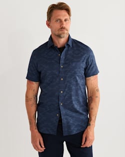 MEN'S SHORT-SLEEVE SHORELINE SHIRT IN INDIGO image number 1
