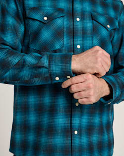 ALTERNATE VIEW OF MEN'S PLAID SNAP-FRONT WESTERN CANYON SHIRT IN BLUE OMBRE image number 5
