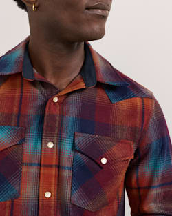 ALTERNATE VIEW OF MEN'S PLAID SNAP-FRONT WESTERN CANYON SHIRT IN MAROON/TEAL image number 4