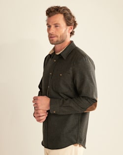 ALTERNATE VIEW OF MEN'S ELBOW-PATCH TRAIL SHIRT IN BLUE/GREEN image number 6