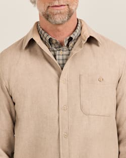 ALTERNATE VIEW OF MEN'S ELBOW-PATCH TRAIL SHIRT IN NATURAL MIX image number 4