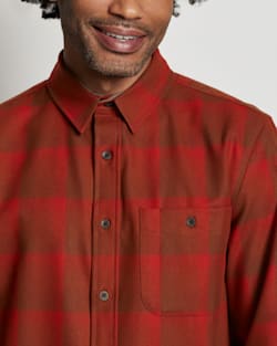 ALTERNATE VIEW OF MEN'S PLAID TRAIL SHIRT IN RED/COPPER OMBRE image number 3