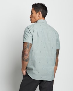 ALTERNATE VIEW OF MEN'S SHORT-SLEEVE CARSON CHAMBRAY DOBBY SHIRT IN CHAMBRAY DOBBY image number 4