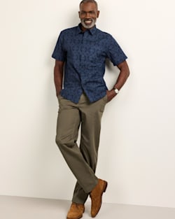 ALTERNATE VIEW OF MEN'S SHORT-SLEEVE SHORELINE COTTON SHIRT IN NAVY ECHO BAY image number 5