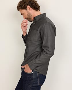 ALTERNATE VIEW OF MEN'S RILEY TWILL SHIRT IN CHARCOAL image number 3