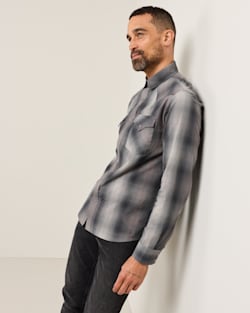 ALTERNATE VIEW OF MEN'S PLAID CANYON COTTON SHIRT IN CHARCOAL PLAID image number 3