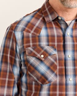 ALTERNATE VIEW OF MEN'S PLAID CANYON COTTON SHIRT IN BROWN/NAVY PLAID image number 4