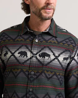 ALTERNATE VIEW OF MEN'S LOST TRAIL COTTON CHAMOIS SHIRT IN BLACK image number 3