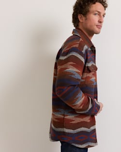 ALTERNATE VIEW OF MEN'S CROWN POINT QUILTED COTTON SHIRT JACKET IN BLUE/RED image number 3