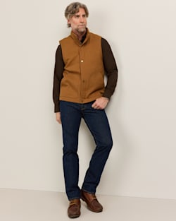 MEN'S PINE GROVE CANVAS VEST IN WHISKY image number 1