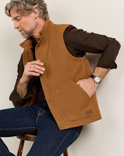 ALTERNATE VIEW OF MEN'S PINE GROVE CANVAS VEST IN WHISKY image number 2