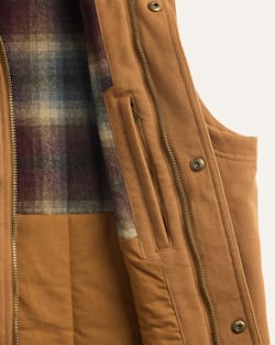 ALTERNATE VIEW OF MEN'S PINE GROVE CANVAS VEST IN WHISKY image number 4