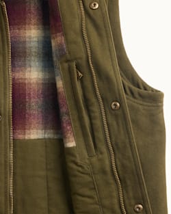 ALTERNATE VIEW OF MEN'S PINE GROVE CANVAS VEST IN DARK OLIVE image number 3