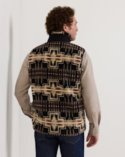 ALTERNATE VIEW OF MEN'S HARDING FLEECE VEST IN BLACK/TAN image number 4