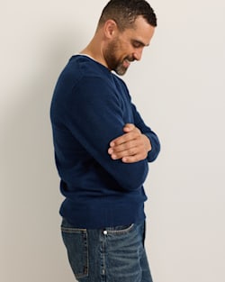ALTERNATE VIEW OF MEN'S MERINO V-NECK SWEATER IN NAVY HEATHER image number 2