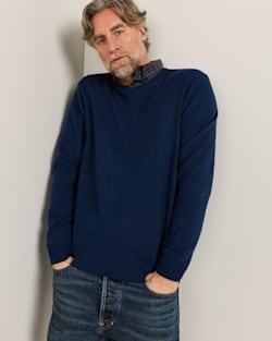ALTERNATE VIEW OF MEN'S MERINO V-NECK SWEATER IN NAVY HEATHER image number 6